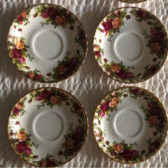 Royal Albert 4 Teacup’s with 4 Saucers - Old Country Roses - Picture 6 of 11